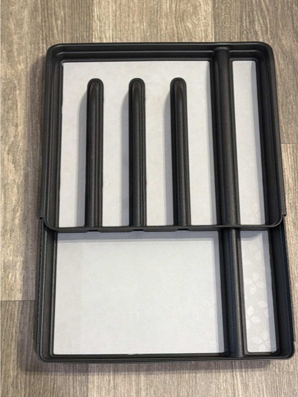 Rubbermaid expandable Black Plastic Cutlery and Utensil Drawer Organizer